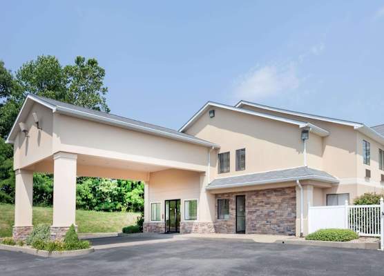 Ramada by Wyndham Tell City 1