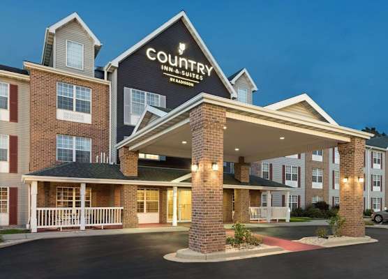 Country Inn & Suites by Radisson, Milwaukee Airport, WI 1