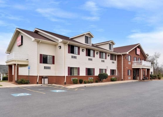 Econo Lodge Inn & Suites Shelbyville 1