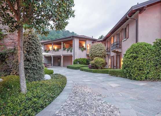 1711 Luxury Guest House 1