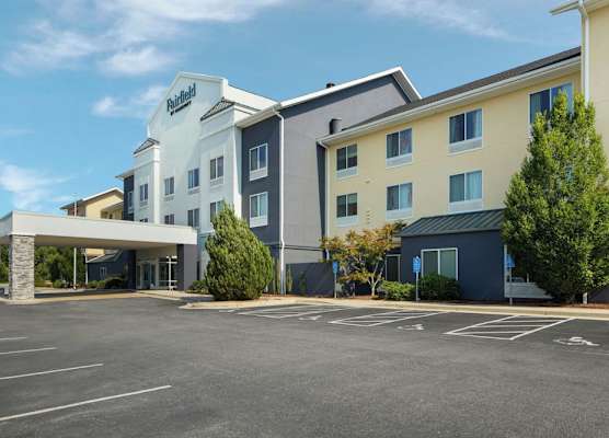 Fairfield Inn and Suites by Marriott South Boston 1
