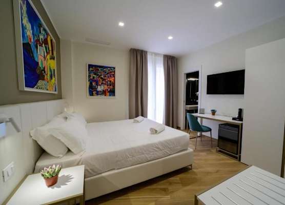 Maqueda Room & Suite 1