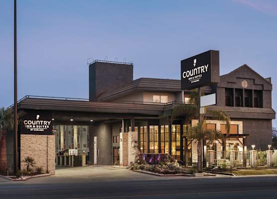 Country Inn & Suites by Radisson, Bakersfield, CA 1