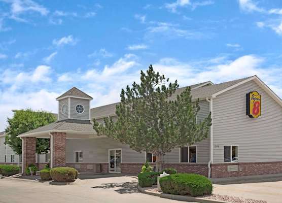 Super 8 by Wyndham Windsor 1
