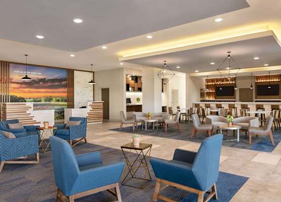 La Quinta Inn & Suites by Wyndham College Station North 1