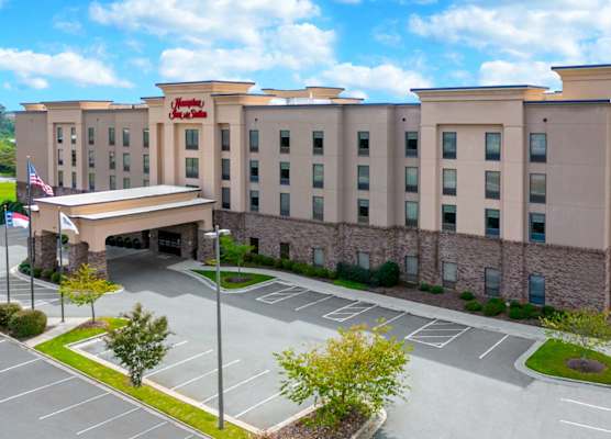 Hampton Inn & Suites Winston-Salem/University Area, NC 1