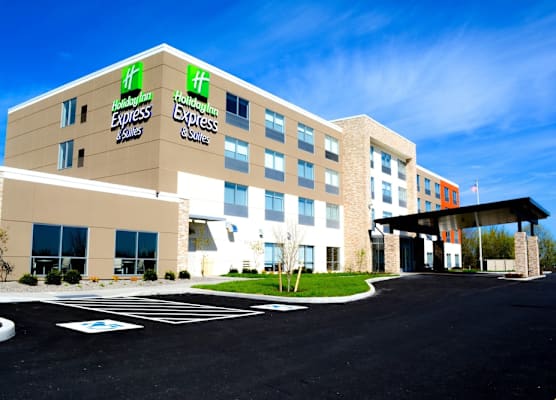Holiday Inn Express & Suites OSWEGO by IHG 1