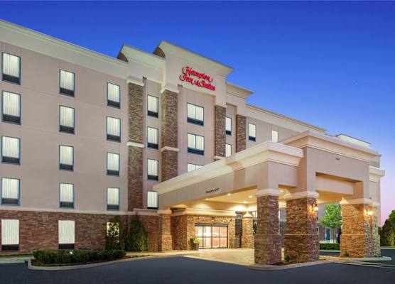 Hampton Inn & Suites Roanoke Airport 1
