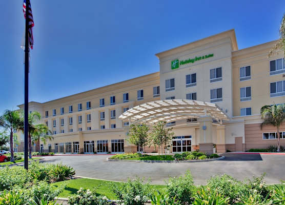 Holiday Inn & Suites BAKERSFIELD by IHG 1