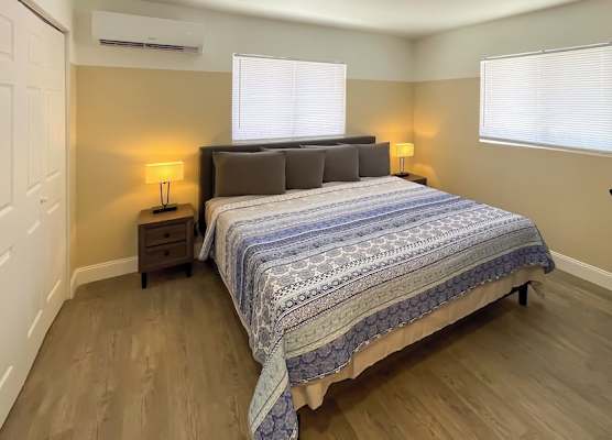 Lazy Cuckoo Inn - Sleek and Stylish Studio Apartments 1