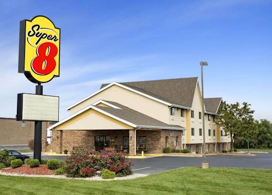 Super 8 by Wyndham Alton 1