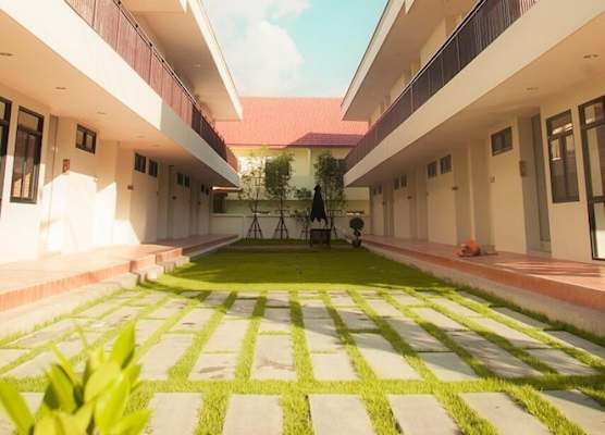 Yellow Moon Hotel 1