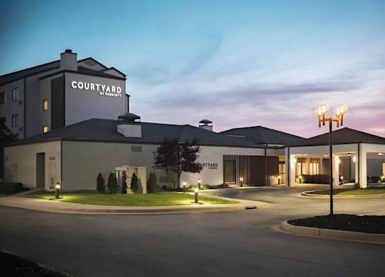 Courtyard by Marriott Louisville East 1