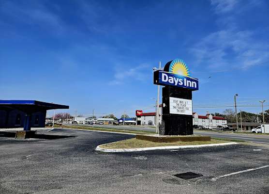Days Inn by Wyndham Washington 1