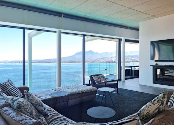'22 Protea' - Luxury, Style and Elegance - Sleeps 12 in 6 En-suite Bedrooms 1