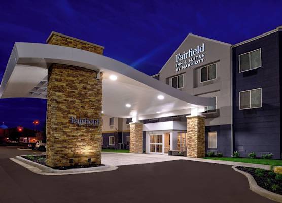 Fairfield Inn and Suites Beloit 1