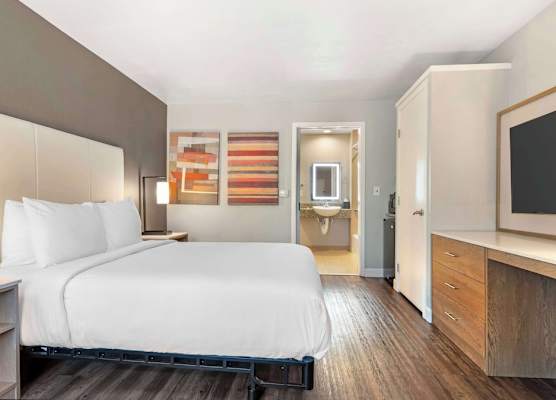 Best Western Plus Rancho Cordova Inn 1
