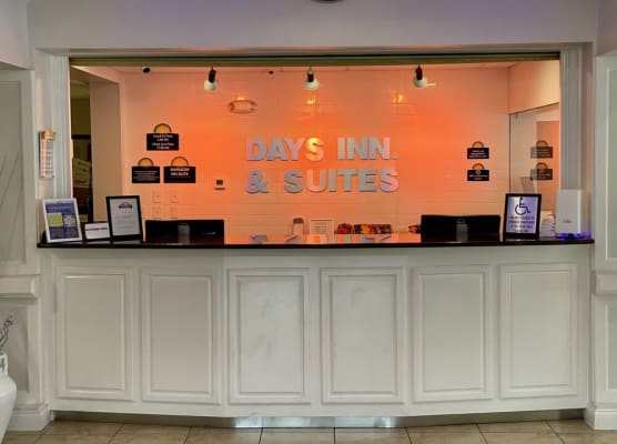 Days Inn & Suites by Wyndham Lakeland 1