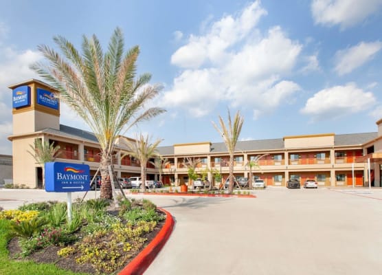 Baymont by Wyndham Houston Hobby Airport 1