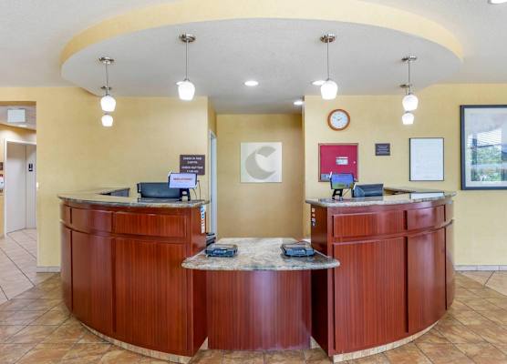 Comfort Suites Longmont 1