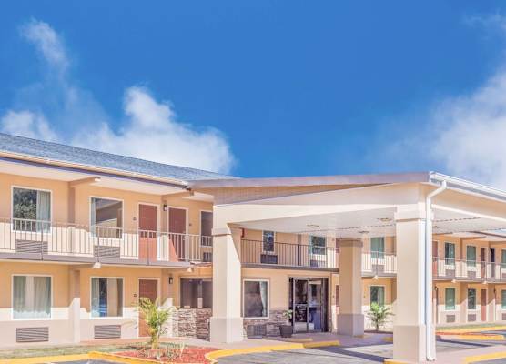 Days Inn by Wyndham Lavonia 1