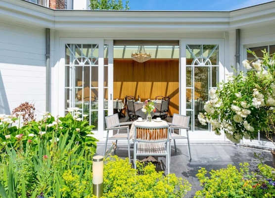 The Black Swan Hotel 1