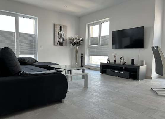 Stunning 2-Room Penthouse Lakeview W11 1