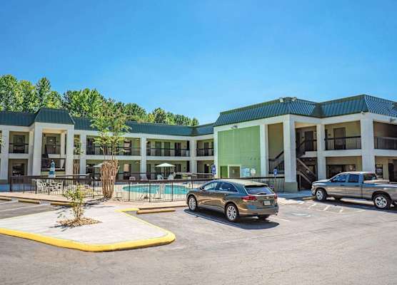 Quality Inn & Suites near Six Flags - Austell 1