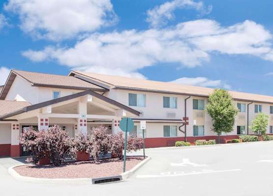 Super 8 by Wyndham Middletown 1