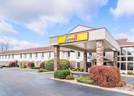 Super 8 by Wyndham Wausau 1