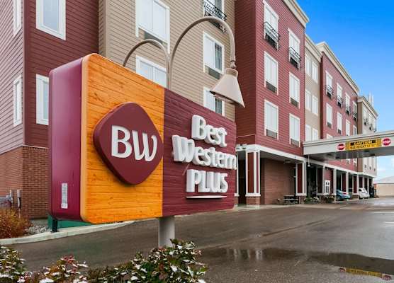 Best Western Plus Chateau Inn Sylvan Lake 1