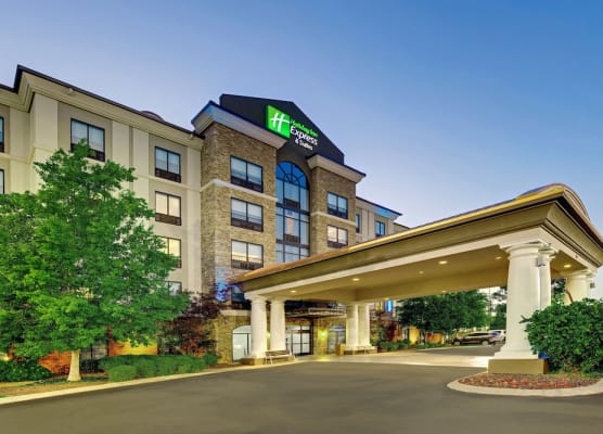 Holiday Inn Express & Suites NASHVILLE-OPRYLAND by IHG 1
