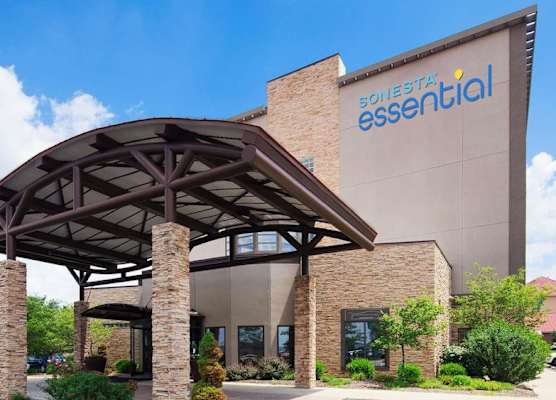 Sonesta Essential Indianapolis Airport 1