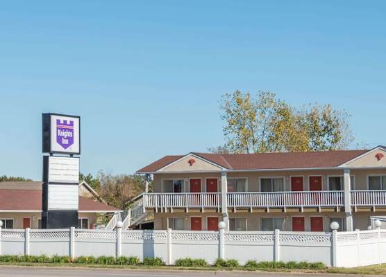 Knights Inn Ottawa 1