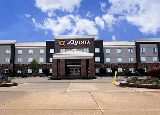 La Quinta Inn & Suits by Wyndham Pontoon Beach IL 1