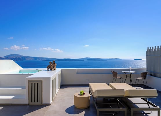 Oia Treasures Art Suites 1