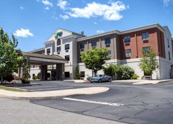 Holiday Inn Express & Suites NEWTON SPARTA by IHG 1