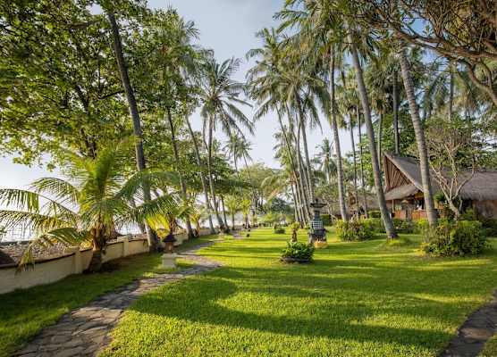 Alam Anda Ocean Front Resort & Spa Dive Resort 1