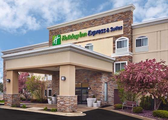 Holiday Inn Express & Suites CHICAGO-LIBERTYVILLE by IHG 1