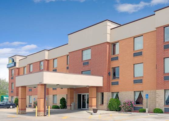 Days Inn by Wyndham Downtown St. Louis 1