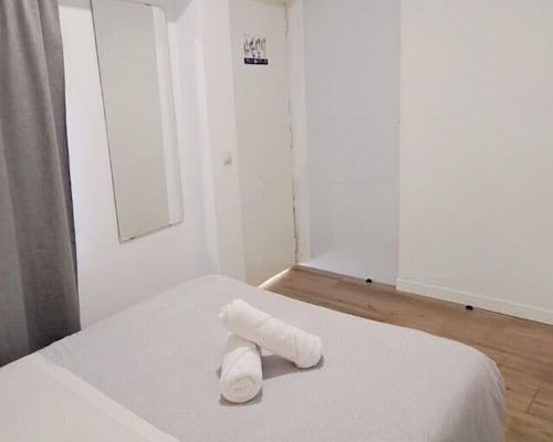 AYZ Joaquín Pol - Auto check-in property 1