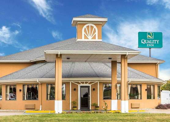 Quality Inn Morton at I-74 1