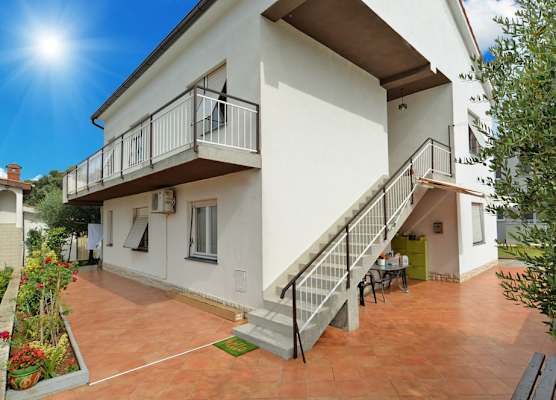 Apartment 1552 1