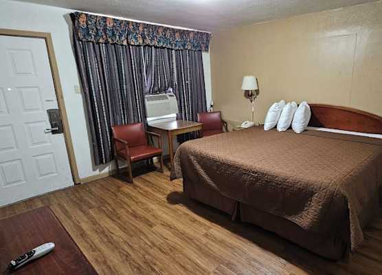 Deluxe inn 1