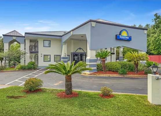 Days Inn by Wyndham Foley - North Gulf Shores 1