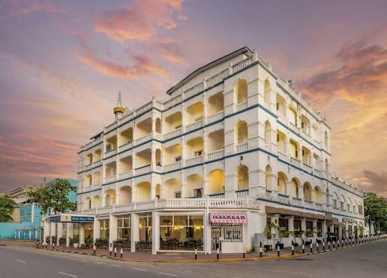 Sentrim Castle Royal Hotel 1
