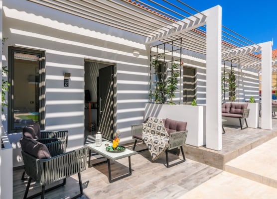 Sunny Garden Apartment 1