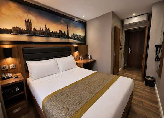London Court Hotel 1