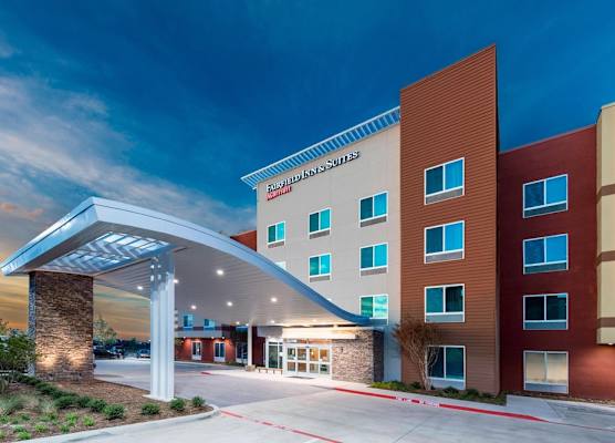 Fairfield Inn & Suites by Marriott Dallas Waxahachie 1