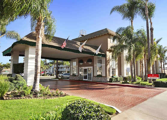 Ramada by Wyndham Costa Mesa/Newport Beach 1